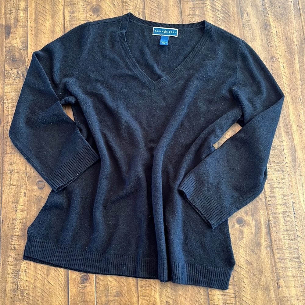 Black 3/4 sleeve sweater